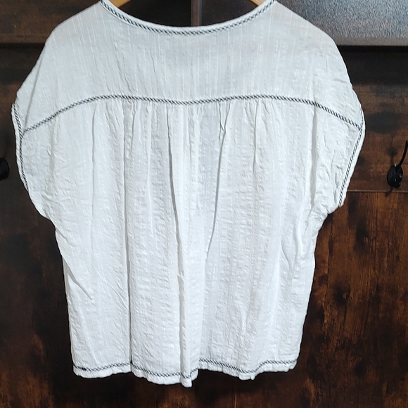 Max Studio White Blouse with Black Embroidery - Picture 4 of 4